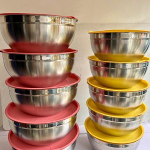 Stainless mixing bowl with cover